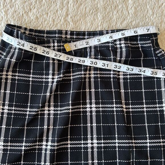 SHEIN mini skirt plaid black and white size small - Picture 12 of 14